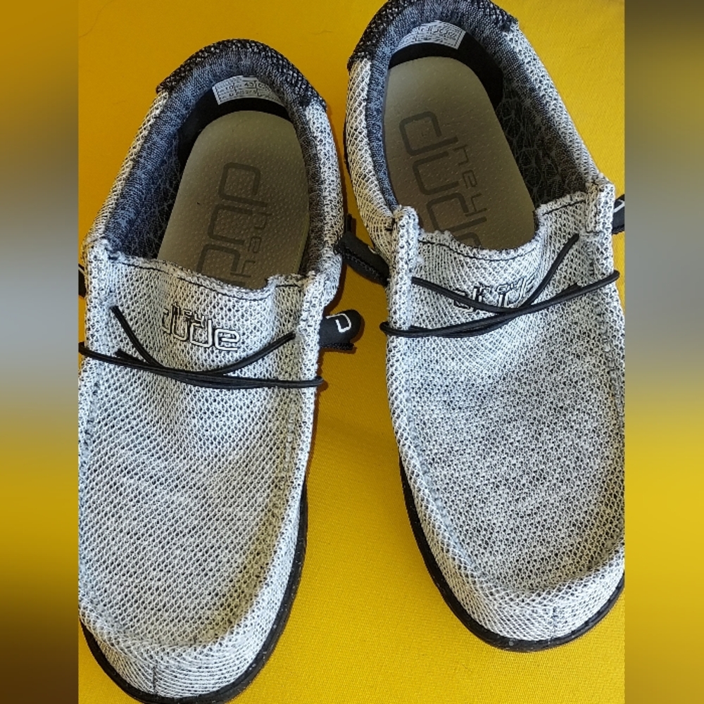 Size 10 light gray men's Hey Dudes! Worn once